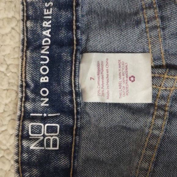 10 for $10 No boundaries distressed bleach jean shorts size 7 - Picture 3 of 3